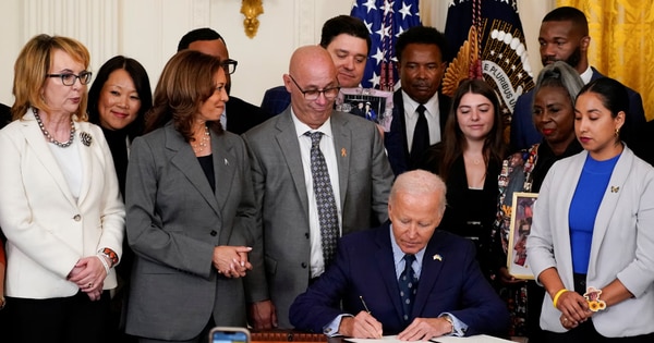 Ông Biden ký sắc lệnh quan trọng về phòng chống xả súng tại Mỹ- Ảnh 1.